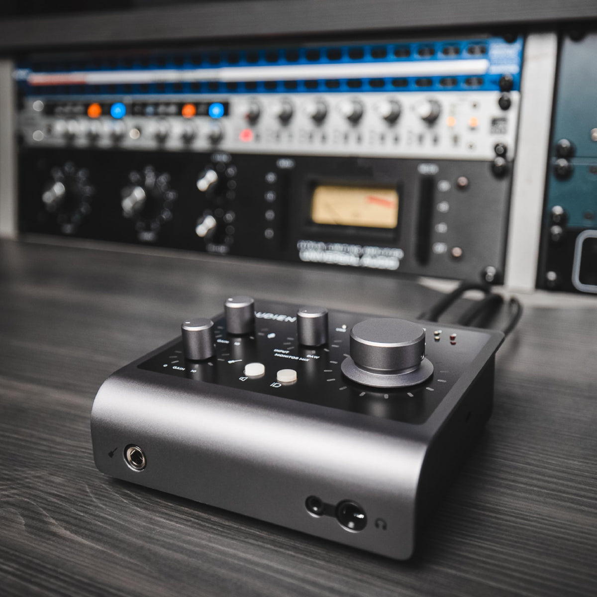 Black USB-C Audio Interface M4144