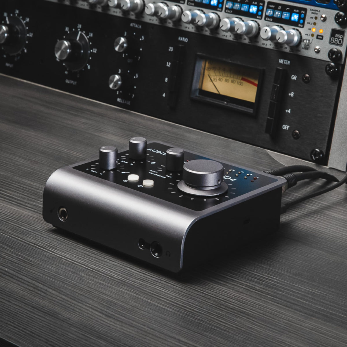 Black USB-C Audio Interface M4144
