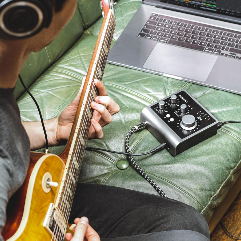 Black USB-C Audio Interface M4144